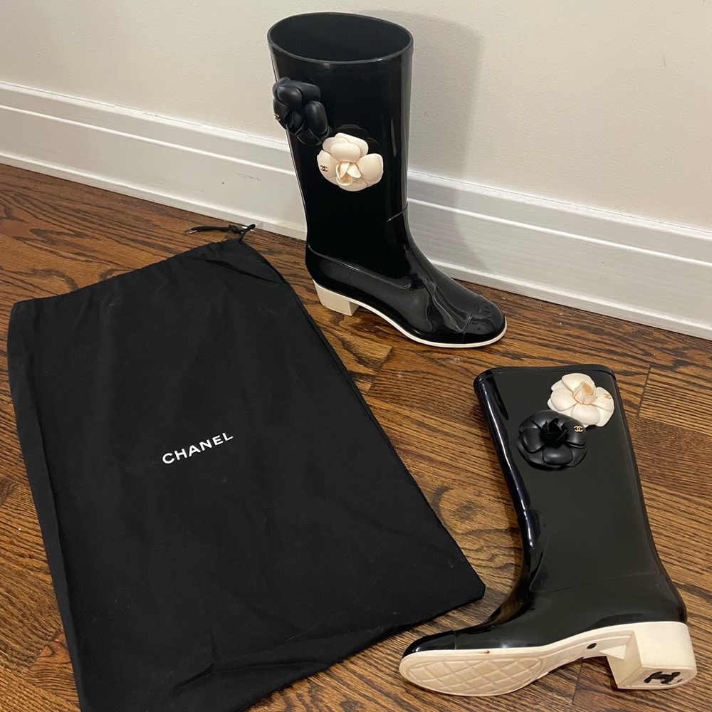 CHANEL Black Rain Boots with Cream Camellia Accent - Picture 9 of 10